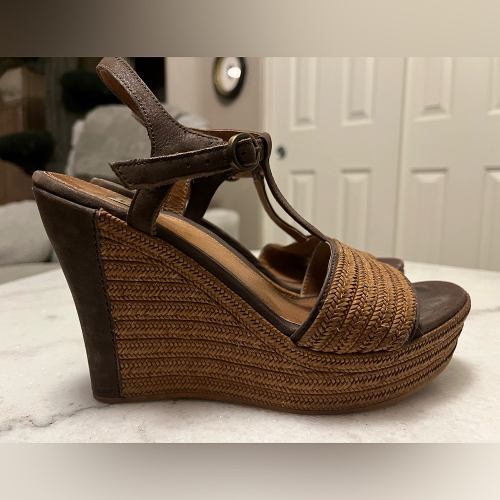 UGG wedge sandals 7